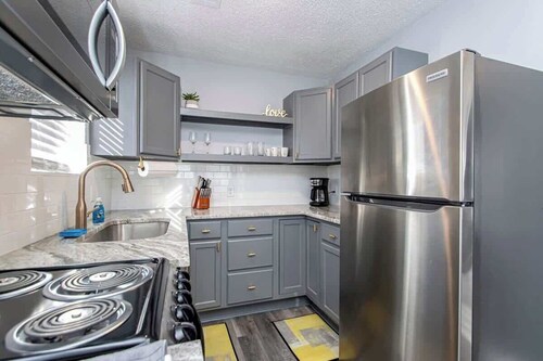 Stylish Studio, steps to Oaklawn