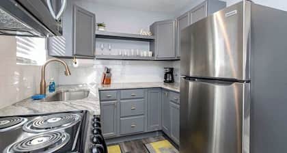 Stylish Studio, steps to Oaklawn