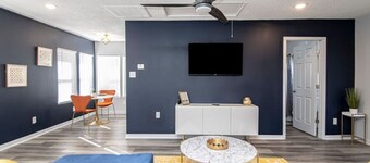 Stylish Studio, steps to Oaklawn