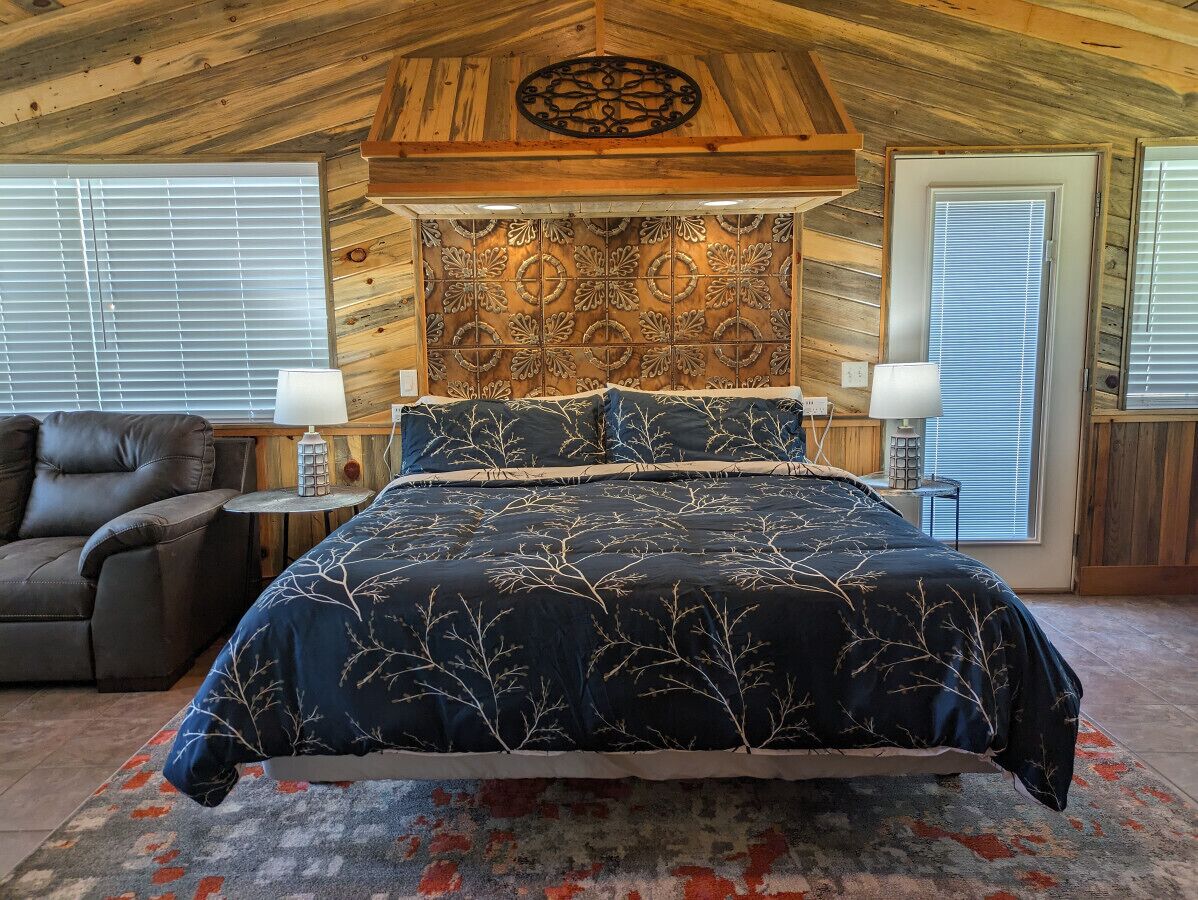 3 habitaciones, escritorio, tabla de planchar con plancha y wifi gratis 