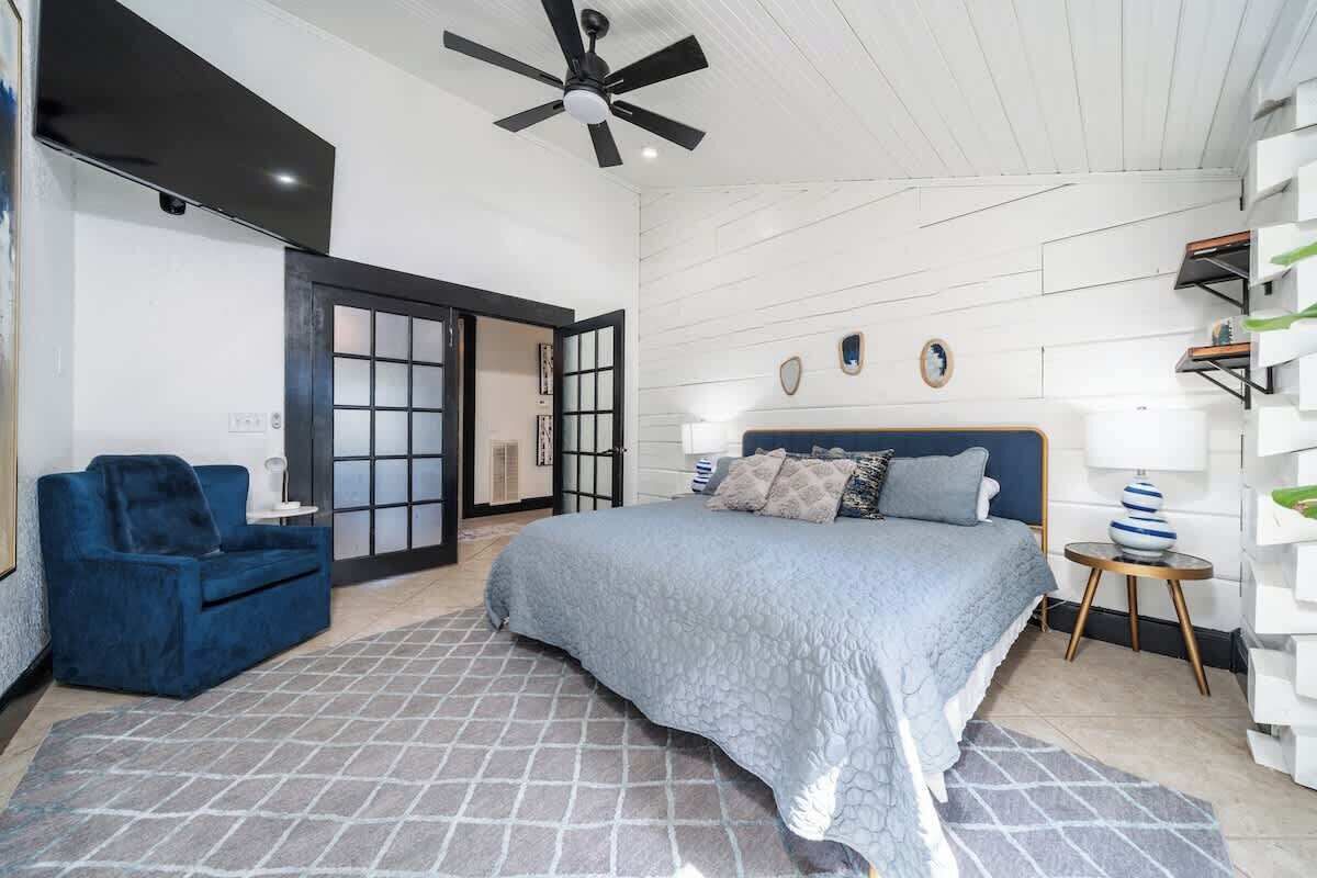 Iron/ironing board, travel crib, WiFi, bed sheets