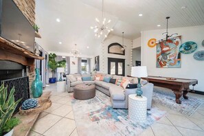 Smart TV, fireplace