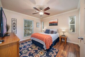 1 bedroom, iron/ironing board, free WiFi, bed sheets - The Cottage on Cape Catherine (Hot Springs)