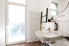 Haartrockner, Seife, Shampoo, Toilettenpapier