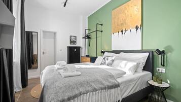 1 Schlafzimmer, Schreibtisch, Bügeleisen/Bügelbrett, Reisekinderbett