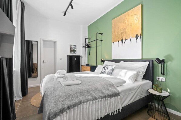 1 Schlafzimmer, Schreibtisch, Bügeleisen/Bügelbrett, Reisekinderbett