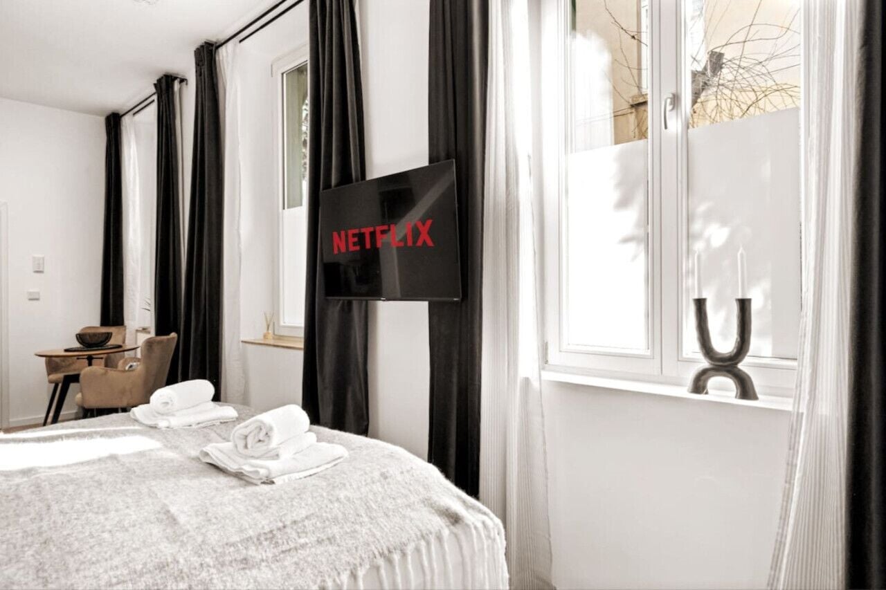 1 Schlafzimmer, Schreibtisch, Bügeleisen/Bügelbrett, Reisekinderbett