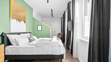 1 Schlafzimmer, Schreibtisch, Bügeleisen/Bügelbrett, Reisekinderbett