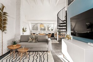 Télévision, chaîne hi-fi