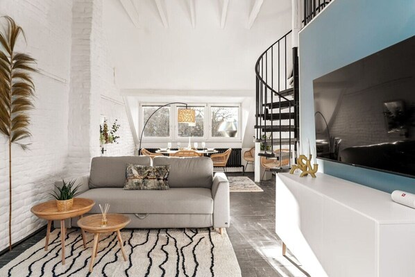 TV, stereo - 65qm *Design-Maisonette-Wohnung* bis 7 Personen (Krefeld)