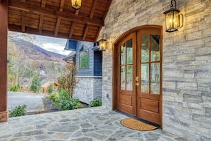 Exterior detail - COVE VALLEY SPLASH! WOW!!! (Sevierville)