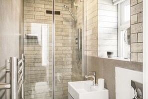Shower - Loe Cottage (Helston)