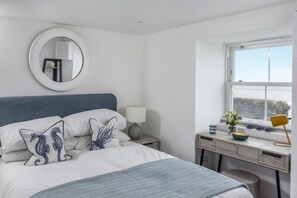 2 bedrooms, individually decorated, individually furnished, free WiFi - Loe Cottage (Helston)