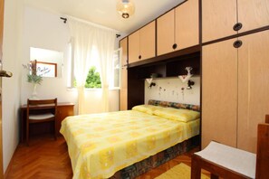 Classic Apartment | Individually decorated, individually furnished, soundproofing, free WiFi - Apartments Danijela Novalja (Novalja)