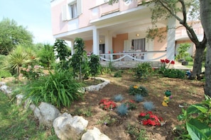 Front of property - Apartments Danijela Novalja (Novalja)
