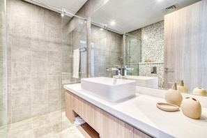 2 bedrooms - Elegant 2BR w Breathtaking Marina Balcony (Dubai)