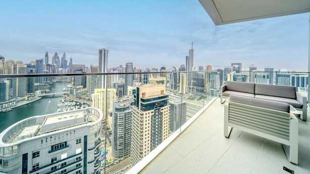 House - Elegant 2BR w Breathtaking Marina Balcony (Dubai)