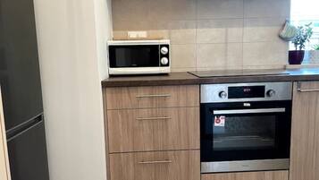 Utensilis de cuina, vaixella i coberteria