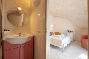 Standard Room, Garden View | Premium bedding, down comforters, minibar, laptop workspace