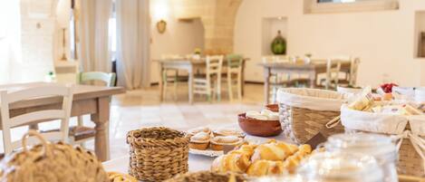 Free daily buffet breakfast