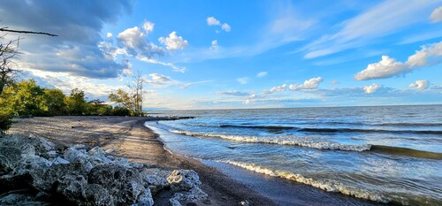 Buckeye Bungalow 2 Park-Beach-Bonfires-Bikes. Near everything & dog friendly