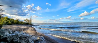 Buckeye Bungalow 2 Park-Beach-Bonfires-Bikes. Near everything & dog friendly