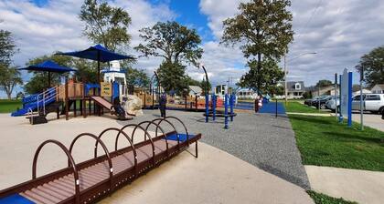 Buckeye Bungalow 2 Park-Beach-Bonfires-Bikes. Near everything & dog friendly