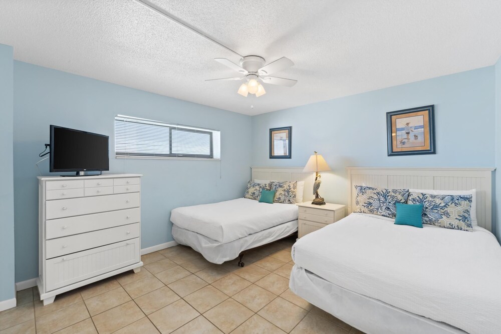 Summerhouse 1114C Beachfront, 2 Pools, Beach Service Incl, Hot Tub