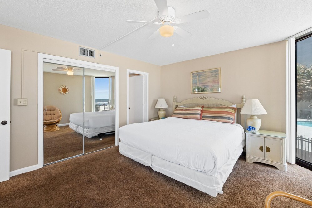 Summerhouse 206B, Beachfront, Lower Floor, 2 Pools, Hot Tub, Free