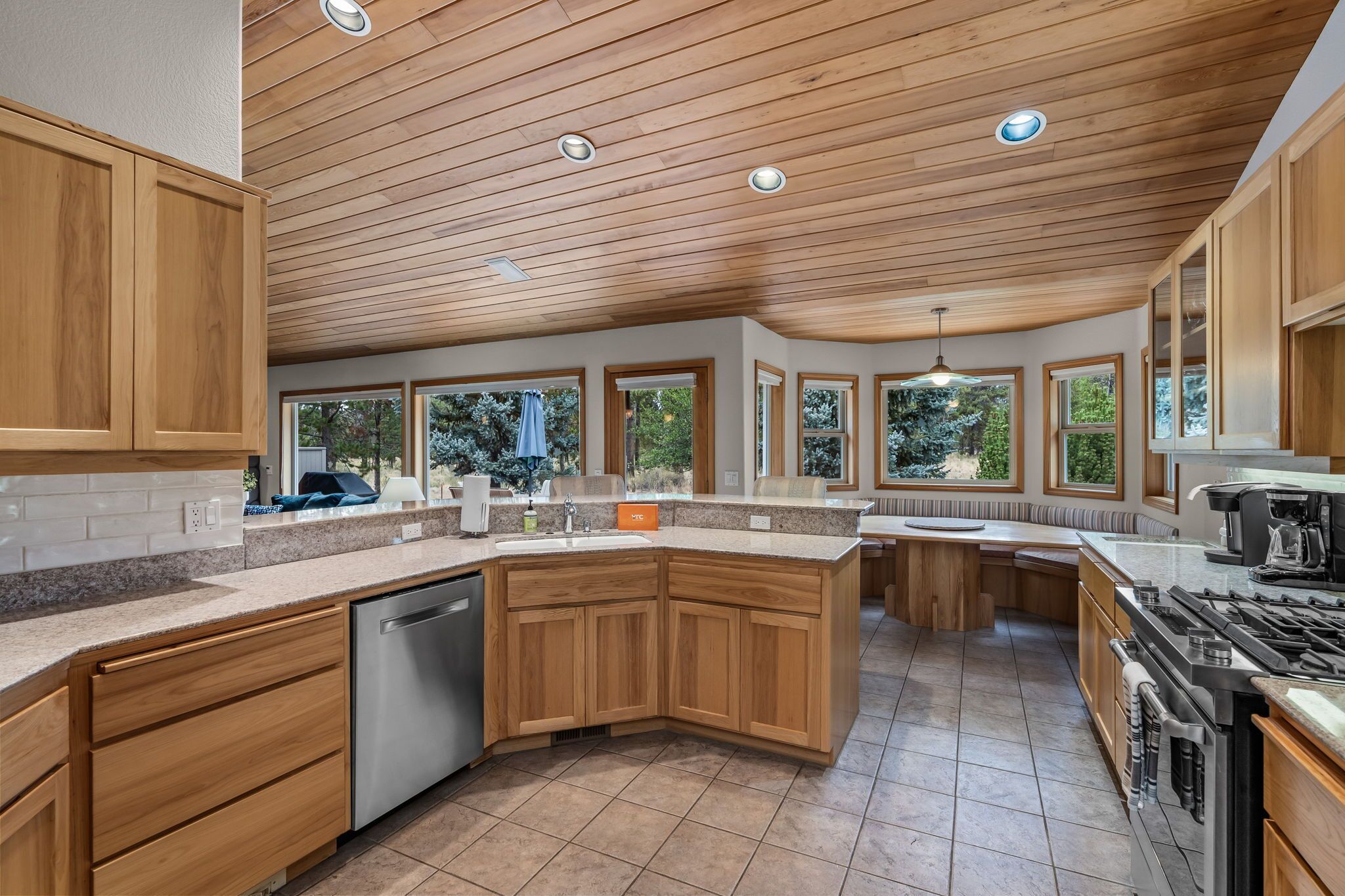 Frigorífic, microones, forn i placa de cuina 