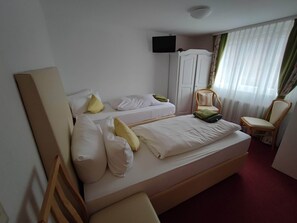 1 bedroom - Room in Guest Room - Pension Forelle - Double Room 01 (Forbach)