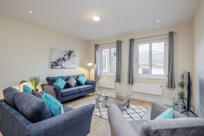Standard Apartment, 2 Bedrooms | Living area - Luxury 2 Bedroom Apartments with Parking (Maidenhead)