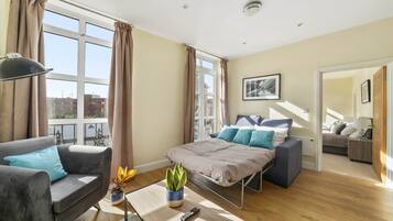 2 bedrooms, laptop workspace, bed sheets