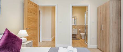 Standard Apartment, 2 Bedrooms | 2 bedrooms, laptop workspace, bed sheets