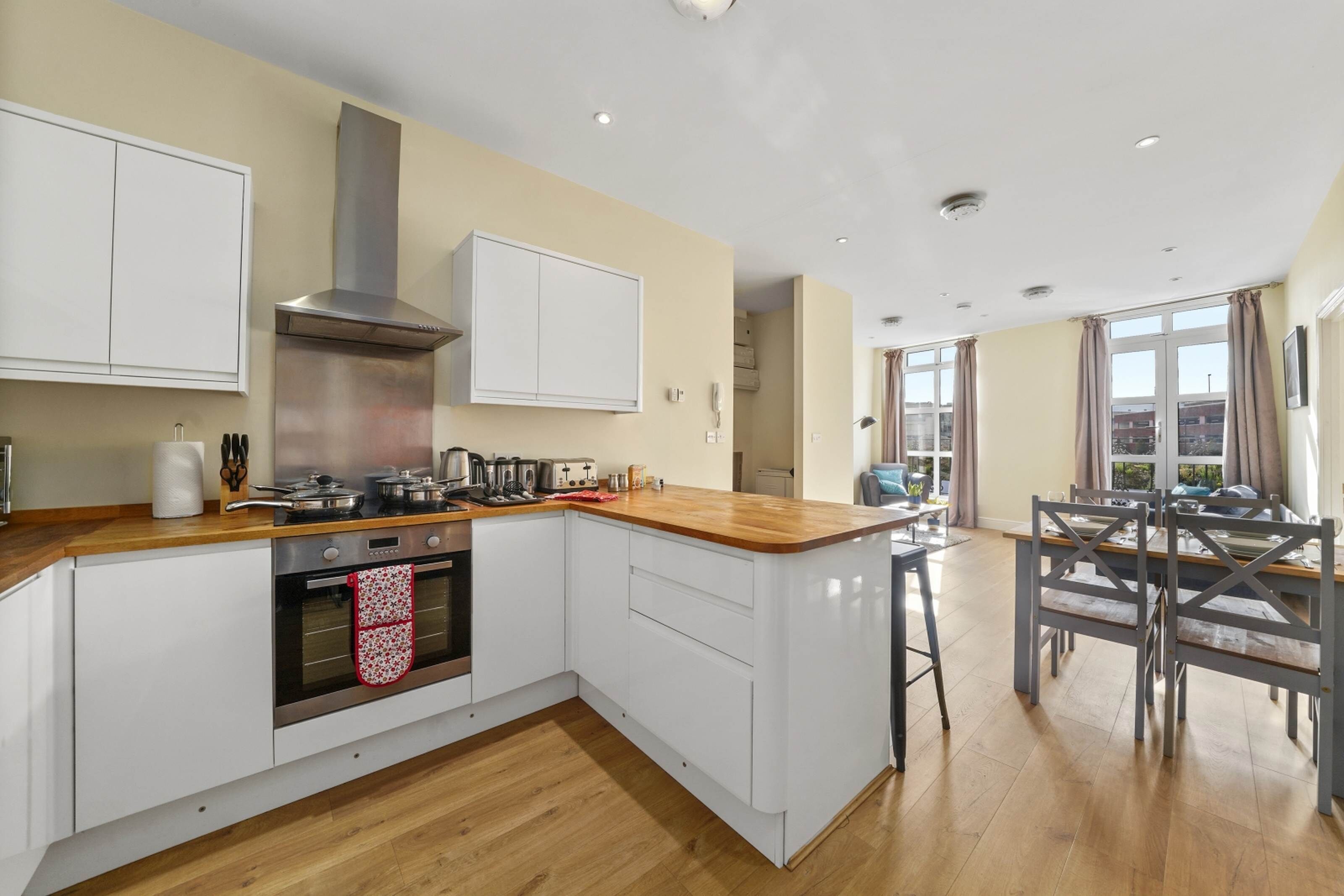 Basic Apartment, 2 Bedrooms | Private kitchen | Fridge, microwave, oven, stovetop