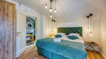 Family House, Multiple Bedrooms, 2 Bathrooms, Mountainside (Hedonistic Vineyard Estate) | 4 bedrooms, iron/ironing board, free WiFi, bed sheets