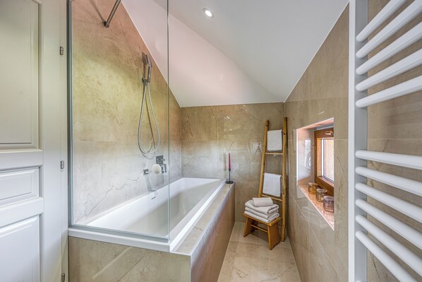 Family House, Multiple Bedrooms, 2 Bathrooms, Mountainside (Hedonistic Vineyard Estate with Hot) | Bathroom | Shower, hair dryer, towels, soap - Hedonistic Vineyard Estate (Ludbreg)