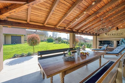 Hedonistic Vineyard Estate With Hot Tub