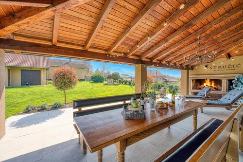 Hedonistic Vineyard Estate