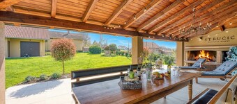 Hedonistic Vineyard Estate