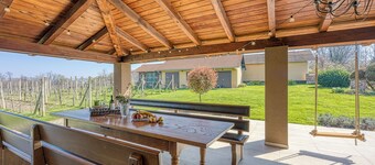 Hedonistic Vineyard Estate With Hot Tub