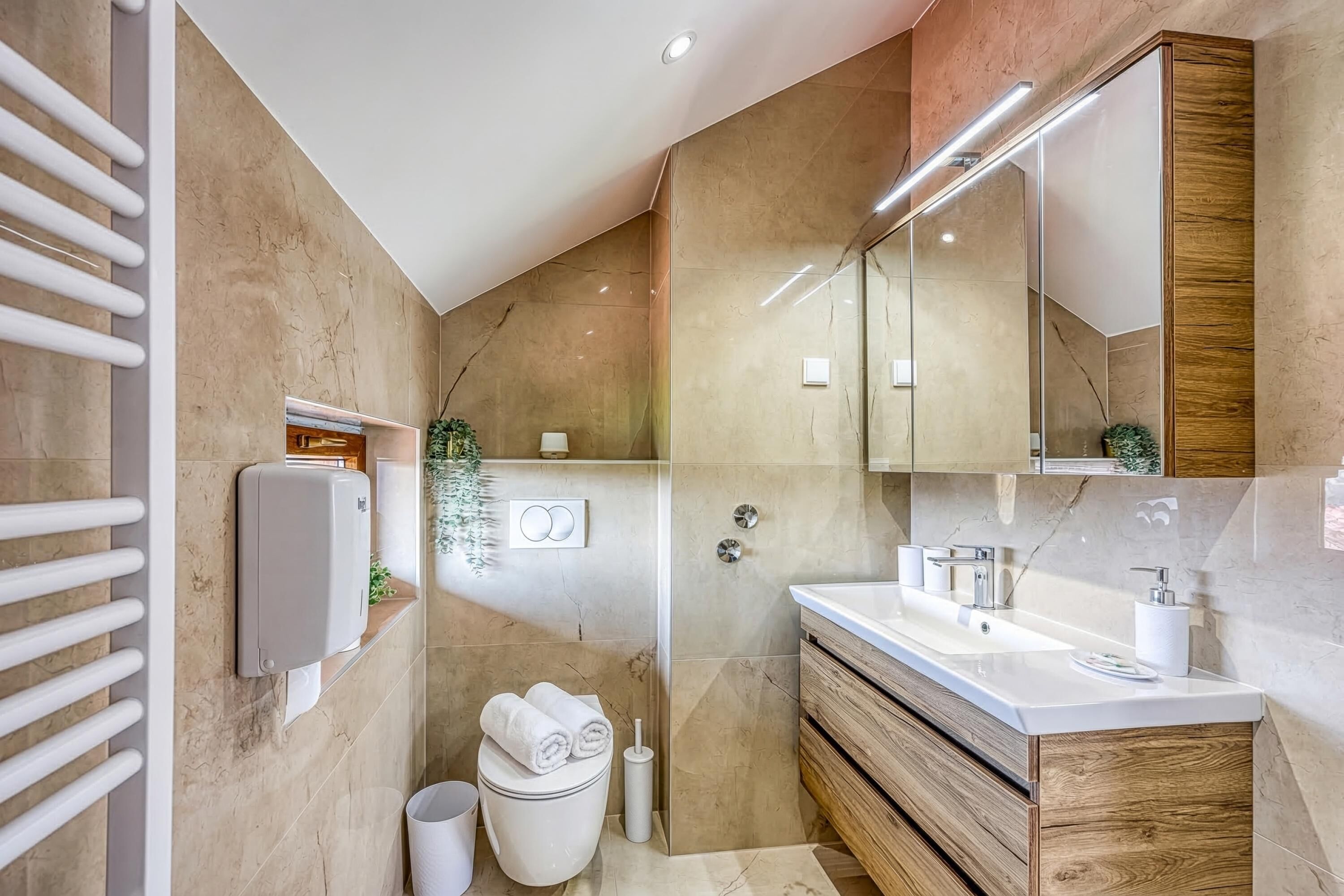 Family House, Multiple Bedrooms, 2 Bathrooms, Mountainside (Hedonistic Vineyard Estate with Hot) | Bathroom | Shower, hair dryer, towels, soap