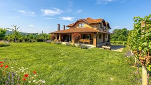 Familienhaus, 4 Schlafzimmer, 2 Bäder, Bergseite (Vineyard Estate w/ Hot Tub Near) | Außenbereich