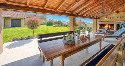 Hedonistic Vineyard Estate