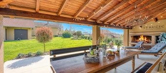 Hedonistic Vineyard Estate