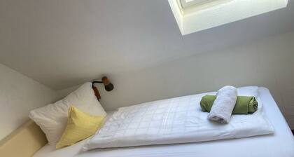 Room in Guest Room - Single Room With Shared Bathroom and Kitchen