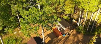 Tiny House, Entre mer et Montagne with hot tube and acces St-Laurence river