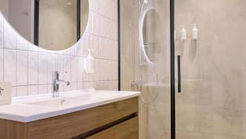 Bathtub, slippers, towels