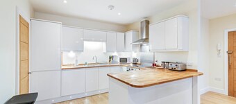 Luxury 3 Bedroom Apartment with Parking