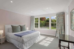 3 bedrooms, desk, iron/ironing board, WiFi